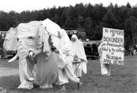 Bread & Puppet's Our Annual Domestic Resurrection Circus 1987 Glover, Vermont.  (photo RT Simon)